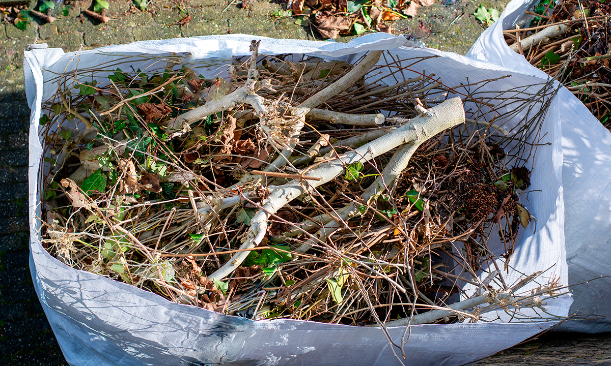Bolsas de residuos agrícolas compostables fabricadas a a partir de los biopolímeros compostables y biodegradables de INZEA