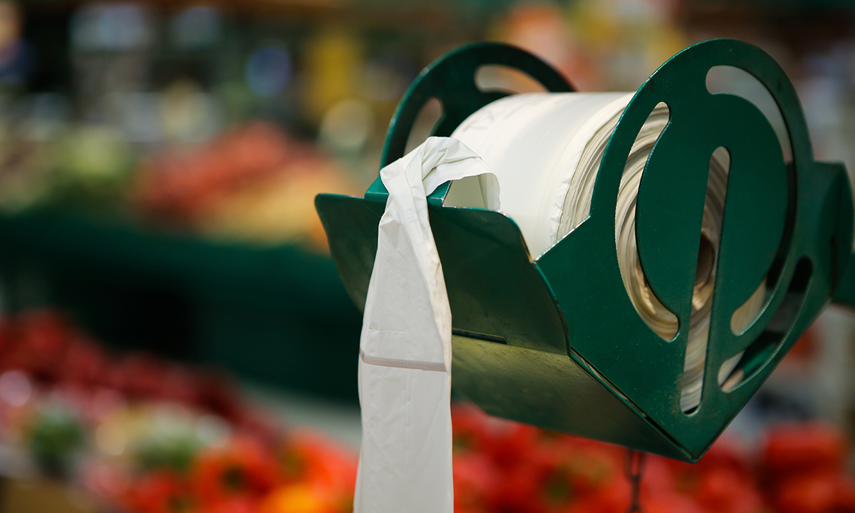 Bolsas de sección biodegradables y compostables fabricadas con los biopolímeros de INZEA.