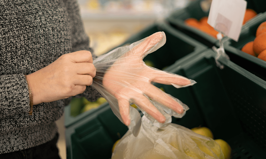 Guantes de sección compostables y biodegradables fabricados a partir de los biopolímeros de INZEA.